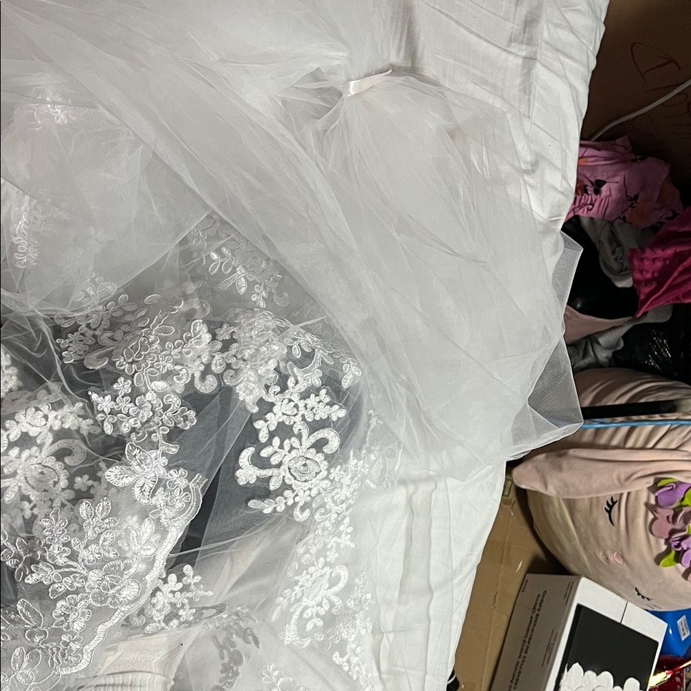 Elegant White Bridal Veil long train with detail bottom
